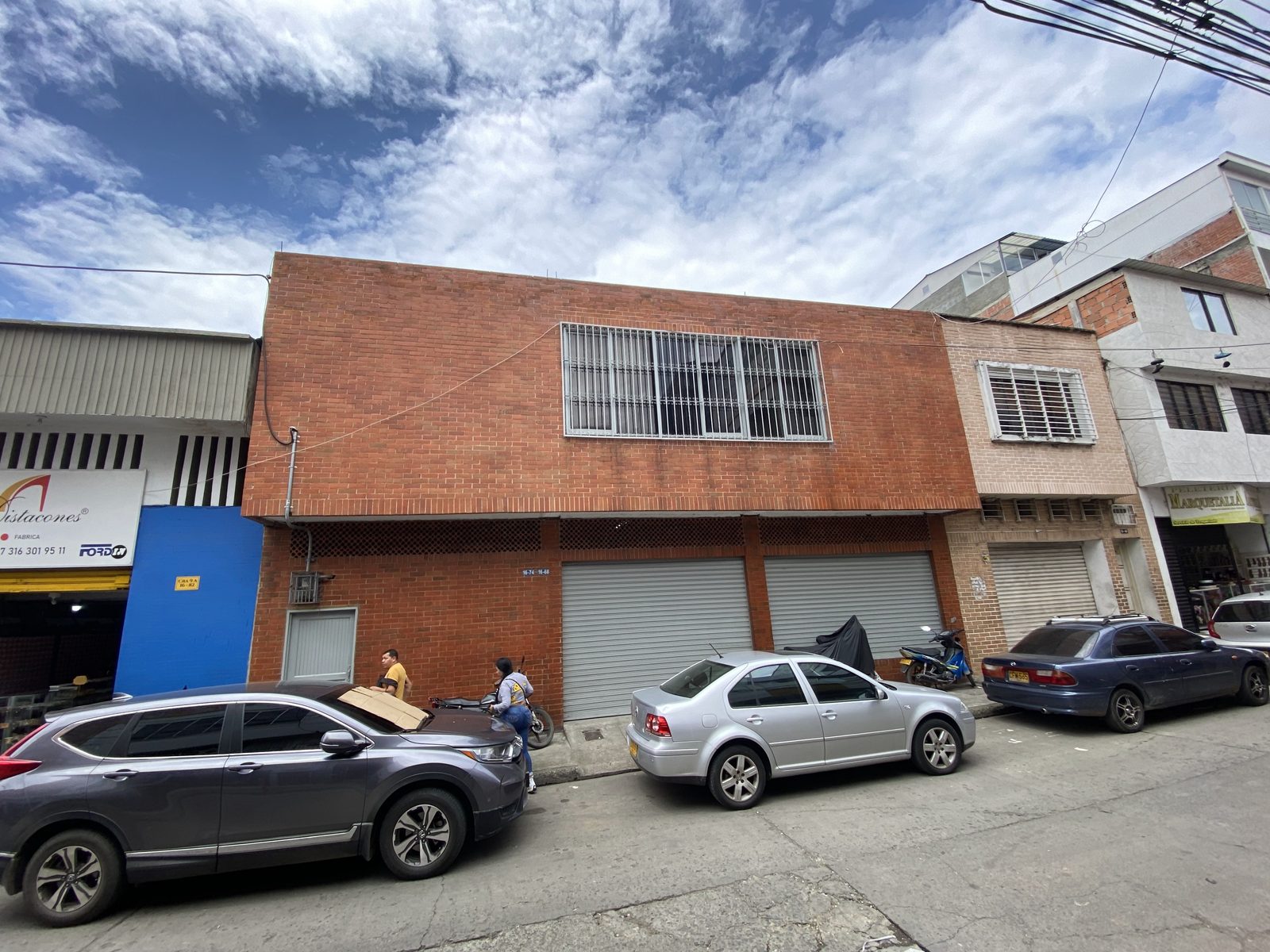 SE ALQUILA BODEGA CON TODAS LAS ADECUACIONES EN EL CENTRO DE CALI